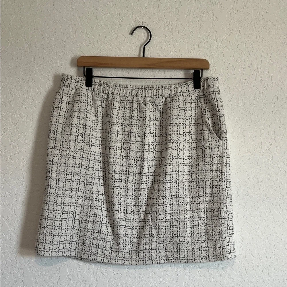 NWT Loft White & Black Pull On Skirt W/ Pockets - Picture 3 of 9
